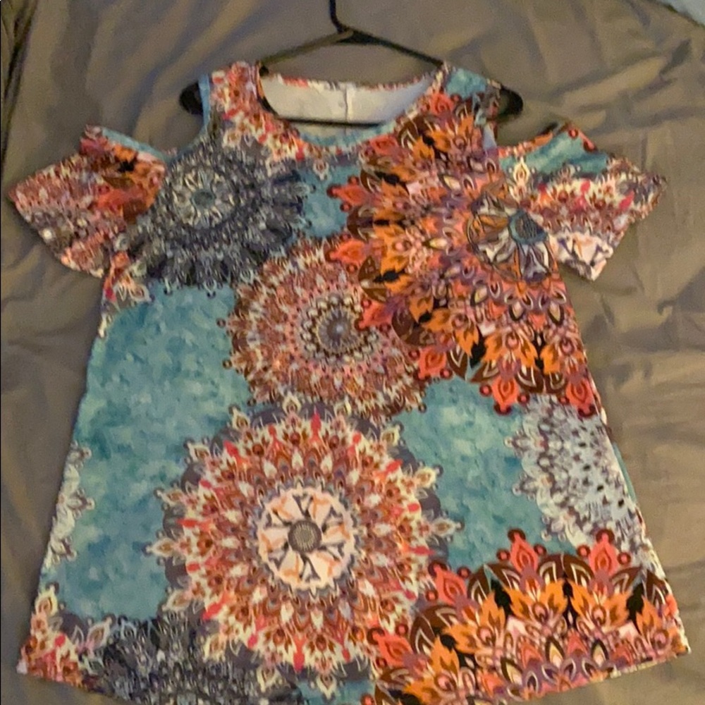 Open shoulder shirt